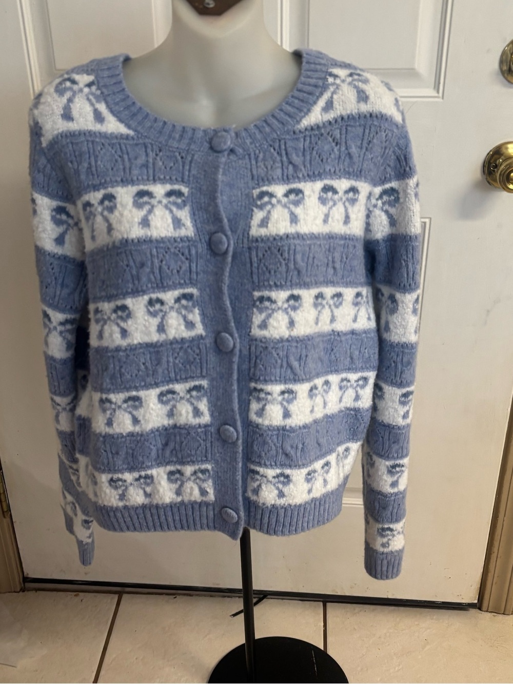 Large Freshman 1996 Blue and White Bow Pattern long sleeve Cardigan.  In EUC!